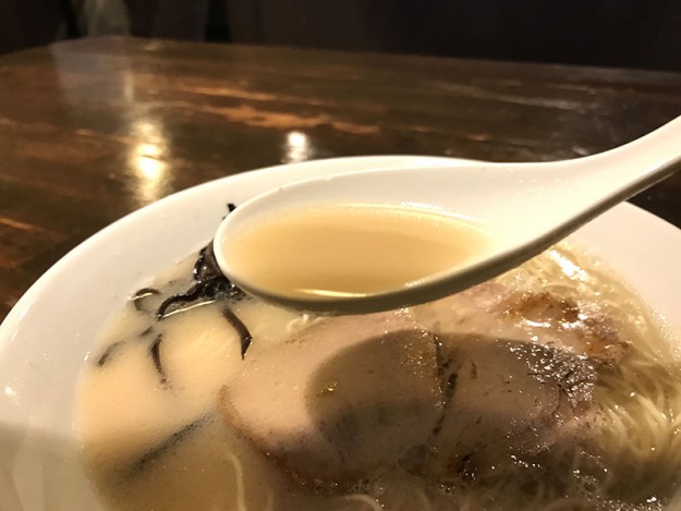 博多ラーメンの白濁スープ