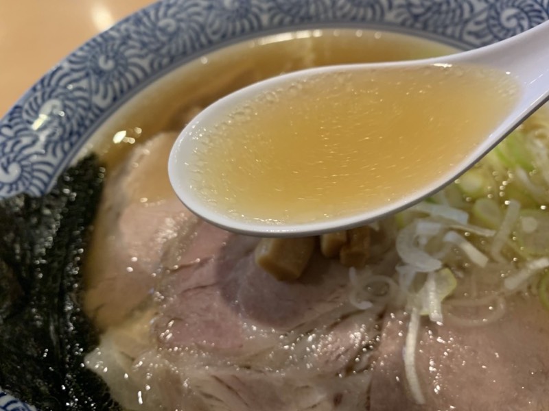 めん丸 仁戸名店 醤油ラーメンのスープ